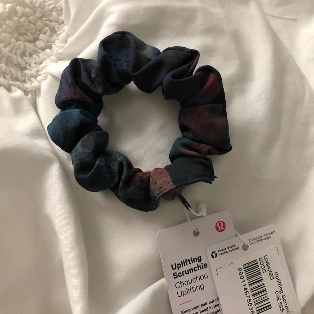 Lululemon scrunchie!
